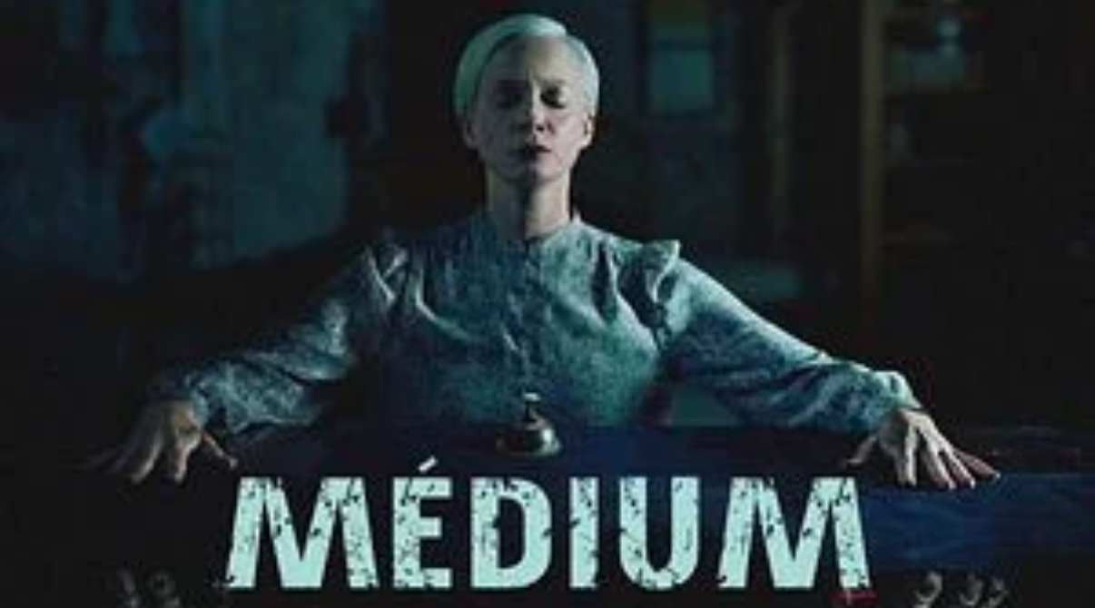 La cinta “Médium” nos ofrece un nuevo universo de terror, con un guion  inquietante de principio a fin y verdaderamente original.